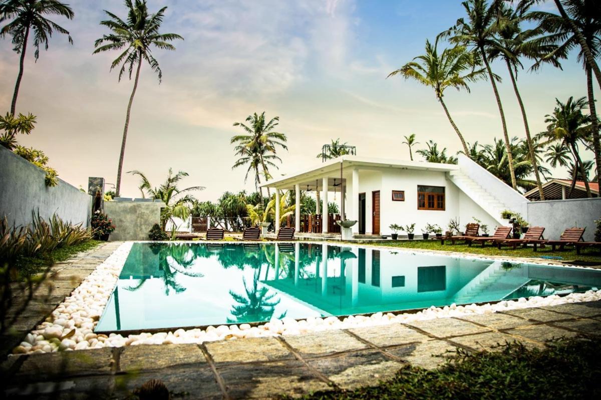Infinity Of Sri Lanka Hotel Paiyagala Exterior photo