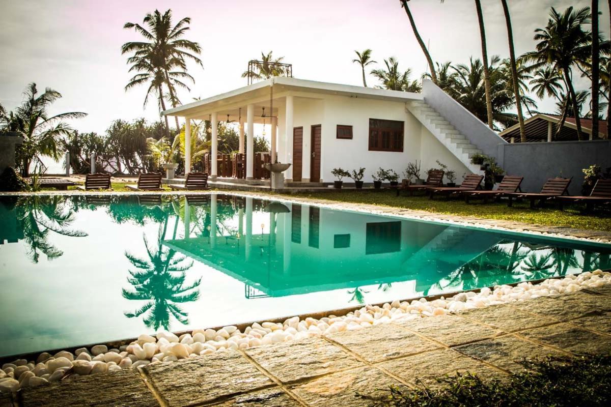 Infinity Of Sri Lanka Hotel Paiyagala Exterior photo