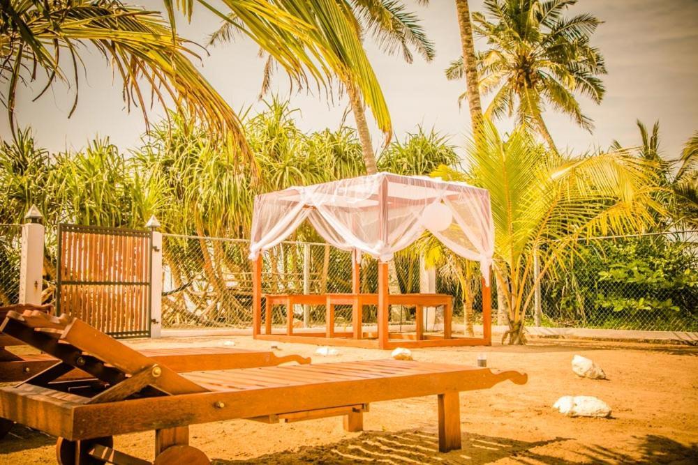 Infinity Of Sri Lanka Hotel Paiyagala Exterior photo