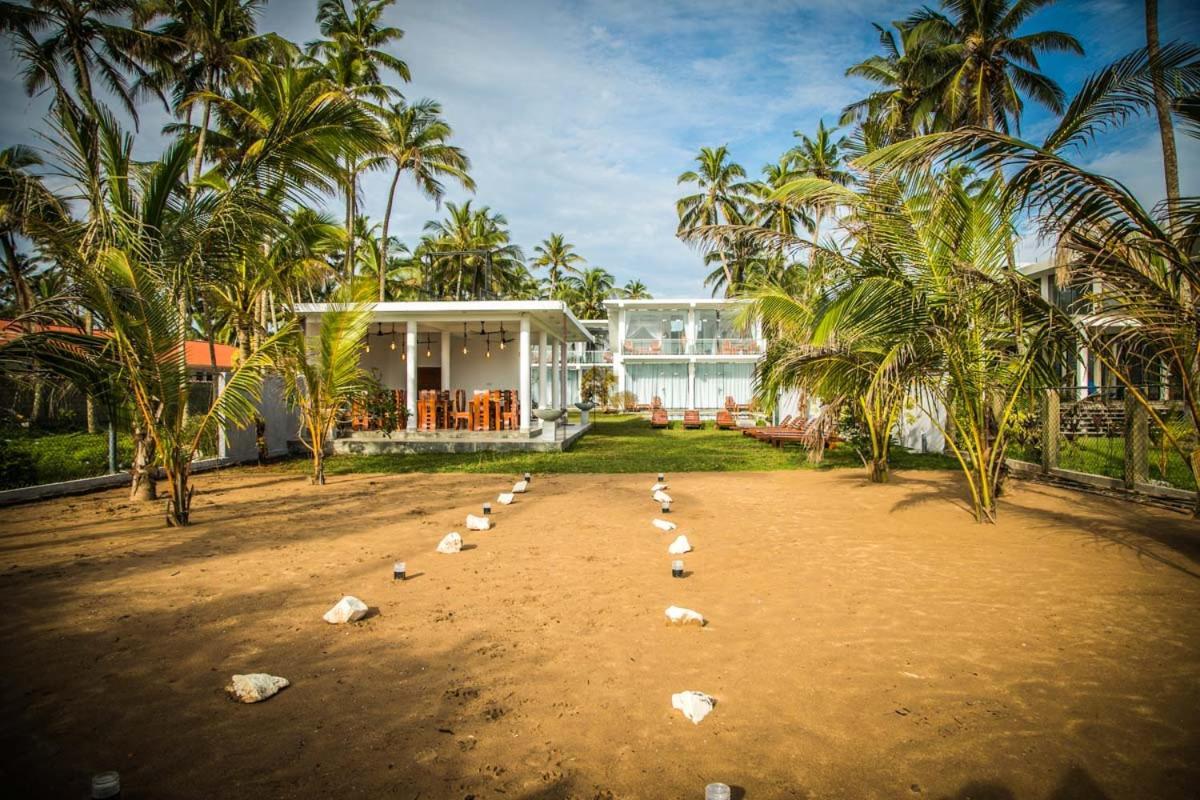 Infinity Of Sri Lanka Hotel Paiyagala Exterior photo