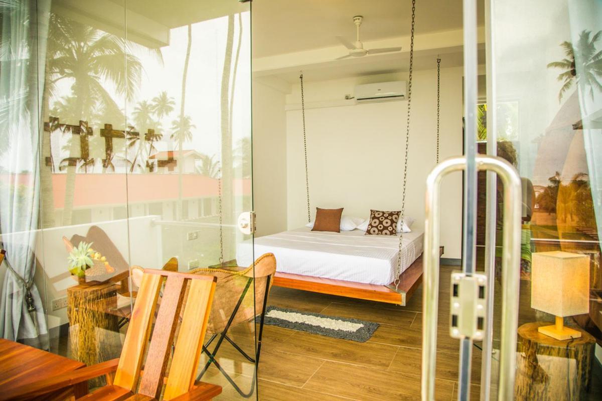 Infinity Of Sri Lanka Hotel Paiyagala Exterior photo