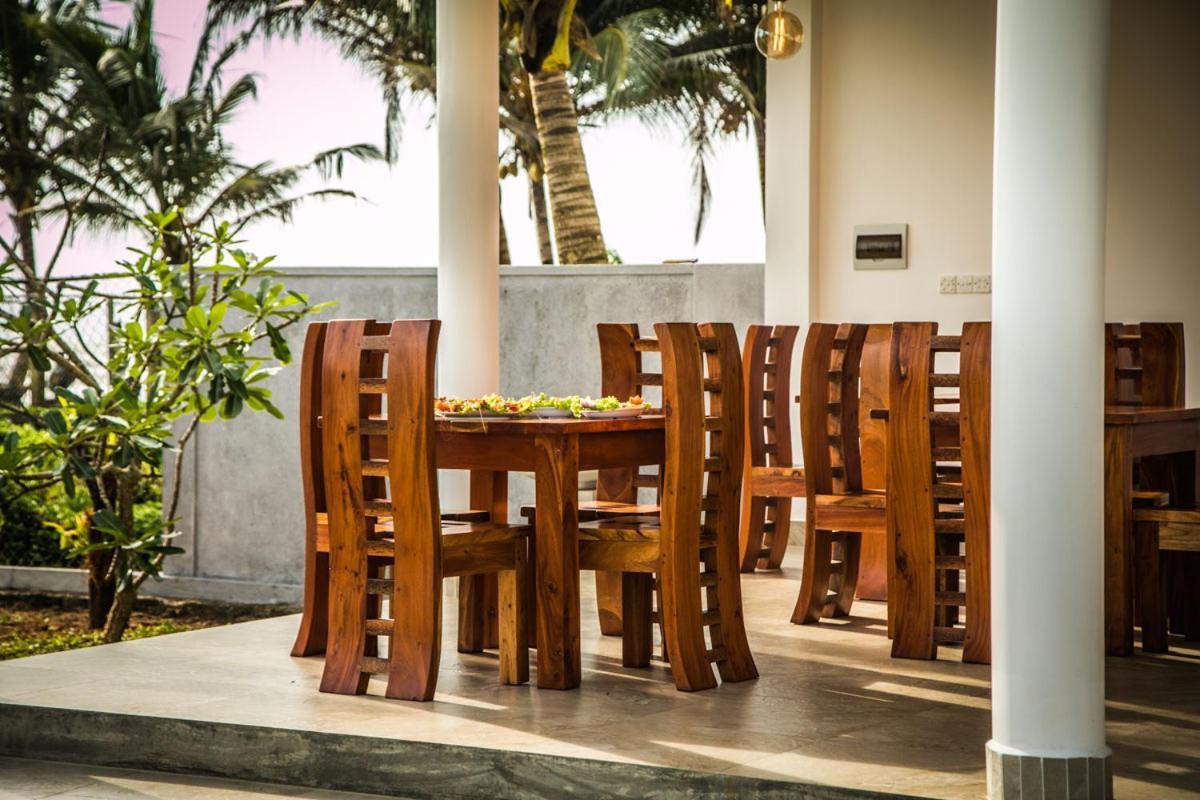 Infinity Of Sri Lanka Hotel Paiyagala Exterior photo