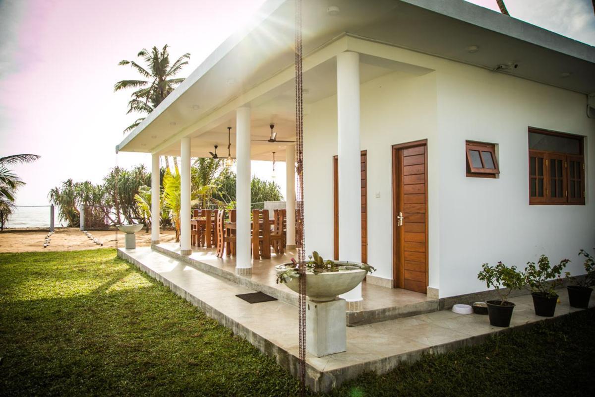 Infinity Of Sri Lanka Hotel Paiyagala Exterior photo